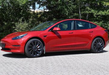 Tesla Model 3 22.708 km 35.490 &euro; Niederzissen 56651